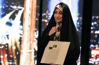 برنده جشنواره فیلم کوتاه تهران جایزه خود را به رهبر شهید تقدیم کرد